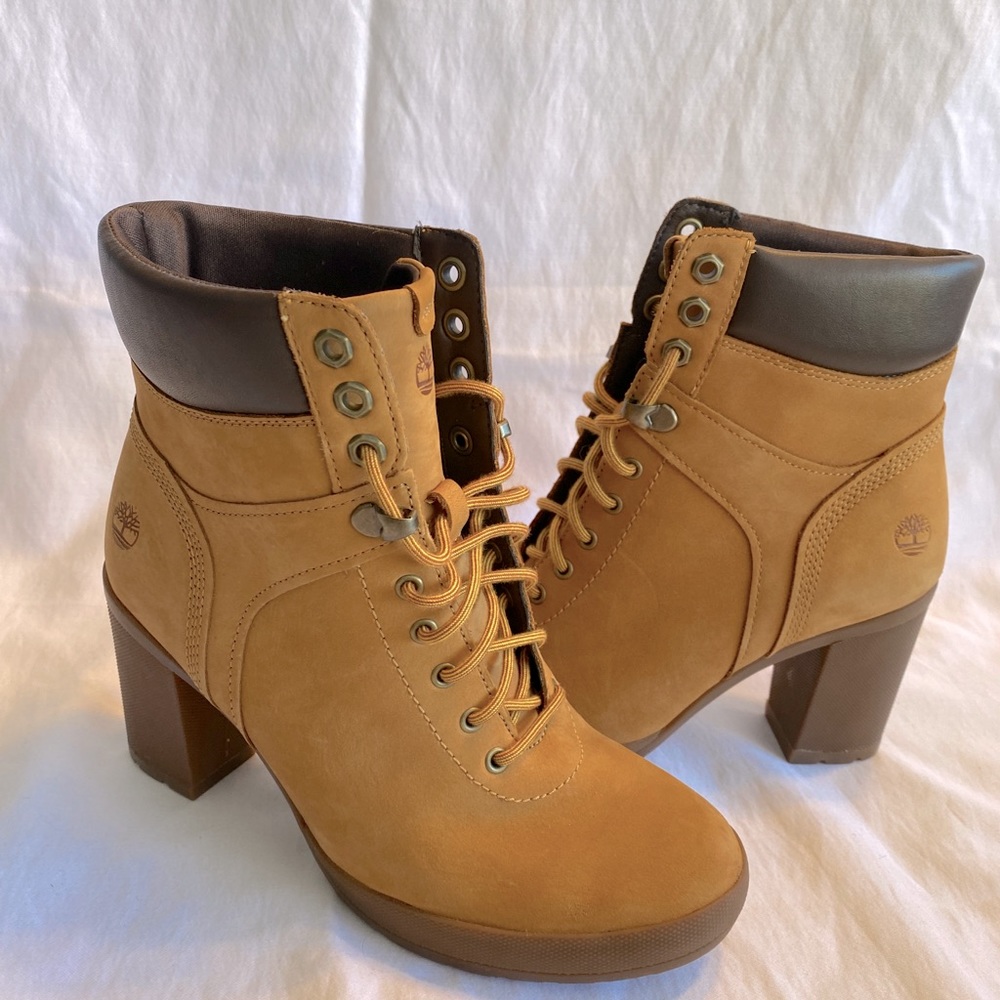 Timberland Ankle Lace-Up Boots Tan Color never worn